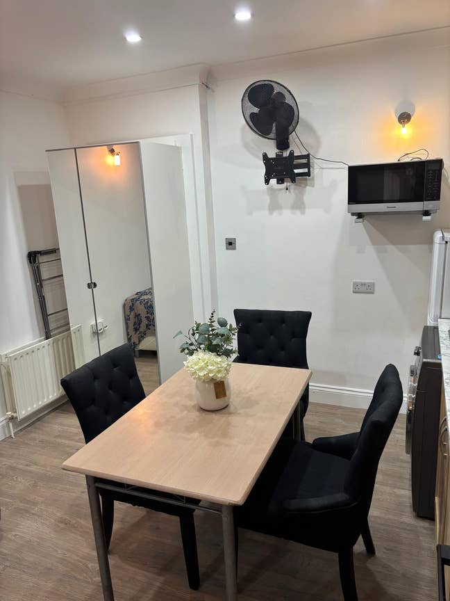 Clayhall Studio with Bills Included & Great Links Main Photo