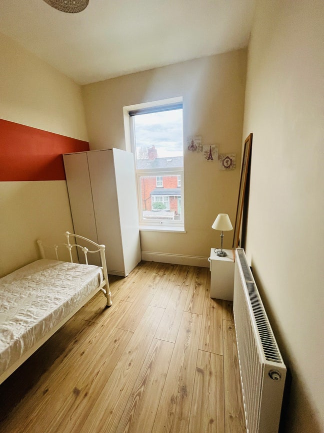 Spencer street,Heaton (All bills included)  Main Photo