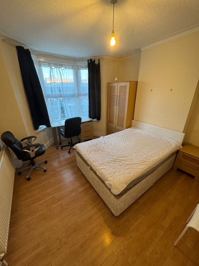 🌟 2 Double Rooms for Single Use - £850pcm Main Photo