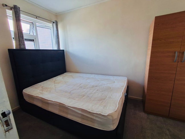 Space for Boys available in 2 & 3 person sharing Main Photo