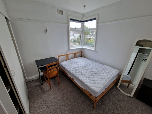 Lovely Double Bedroom in Wembley Park Main Photo