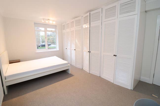 Brand New, Modern Rooms in Ealing Broadway-Balcony Main Photo