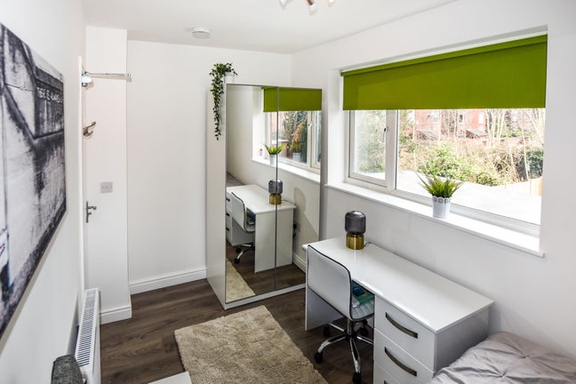 Designer 6 Bed Fallowfield House Main Photo