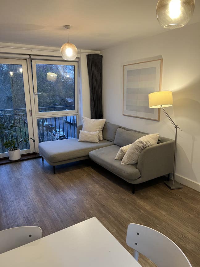 Modern 2-Bed 2-Bath Flat in Brixton Main Photo