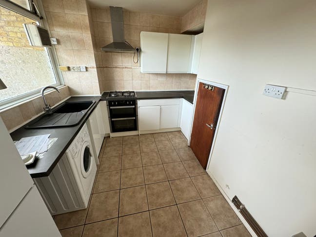 Single Room Available in a Prime Location of E1 Main Photo