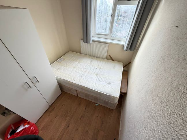 Single Room Available in a Prime Location of E1 Main Photo