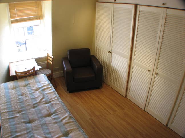 Single bedsit available in West Kensington Main Photo