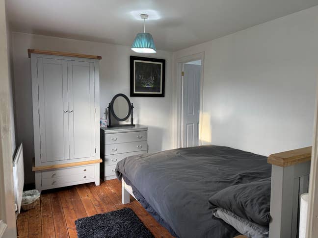 Double Bedroom with private en suite bathroom Main Photo