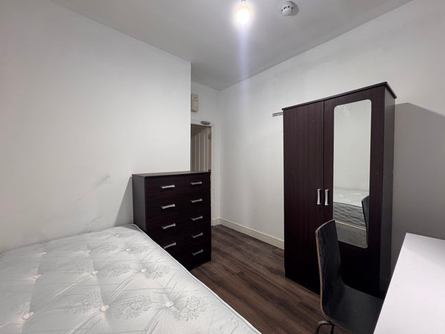 Modern Ensuite Rooms | All Bills Inc, West Drayton Main Photo