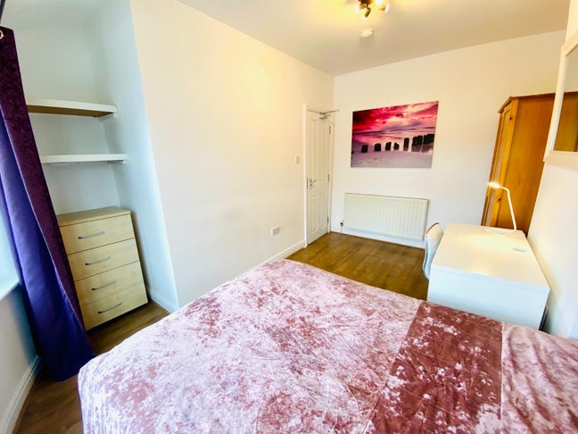 Stylish 6 Bed house with garden Withington Main Photo