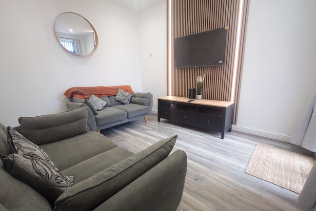 Contemporary Living for Young Professionals Main Photo