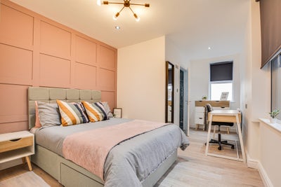 Two Ensuite Rooms Available in Ashton Town Centre Main Photo