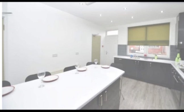 Tenancy takeover in fun sociable student house Main Photo