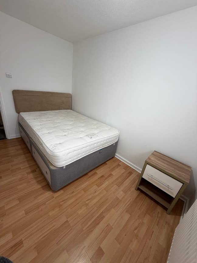 Room available Main Photo