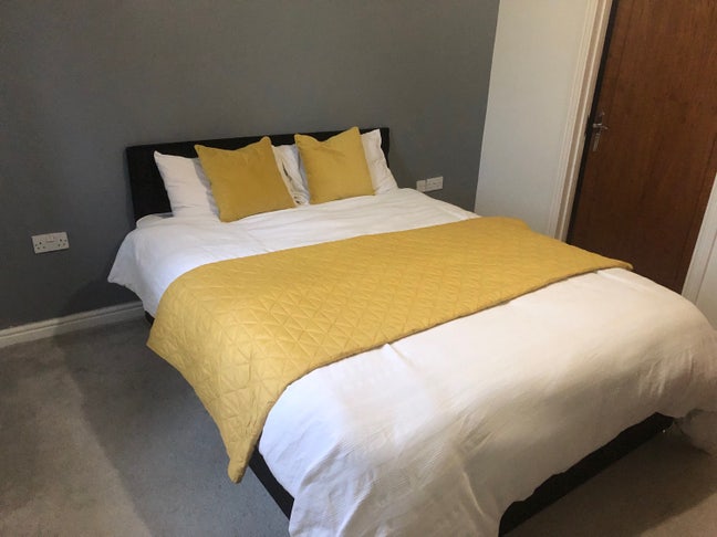 En-suite Double Bedroom, Broadlands, Bridgend Main Photo