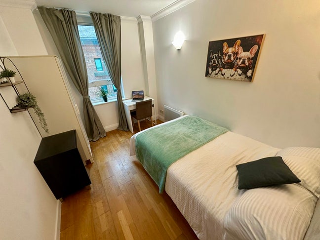 Double and ensuite rooms - brand new furnitures Main Photo