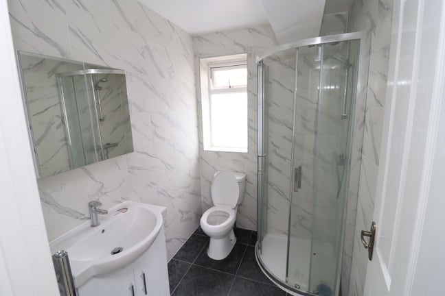 3 Bed Flat Wthi 3 Rooms Available- Walthamstow Main Photo