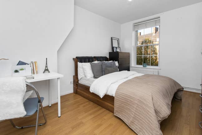 🏙️ Just 5 Minutes from Liverpool Street! 💼 Main Photo