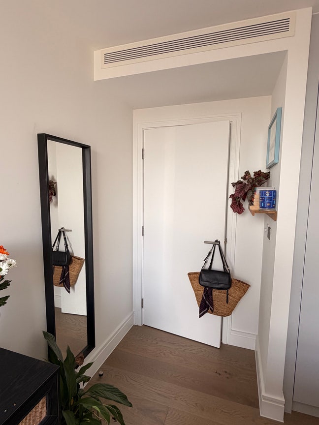 Gorgeous double bedroom with stunning views Main Photo