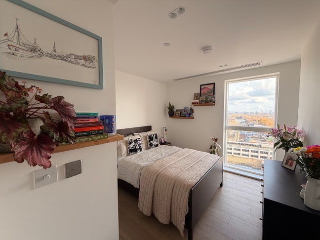 Gorgeous double bedroom with stunning views Main Photo