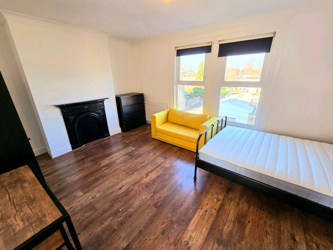 Large double room bills included!  Main Photo