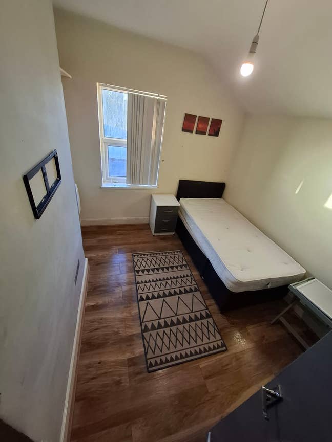 Two Double Rooms | Clean & Furnished | Benefits Main Photo