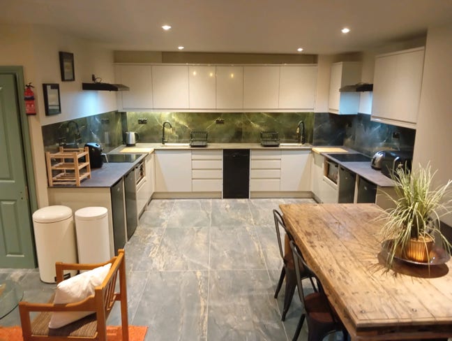 Huge converted Pub-suitable for sharing Chiswick W Main Photo