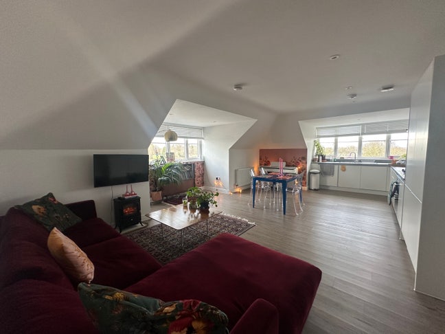 Penthouse 2 Bedroom Flat Burnham  Main Photo