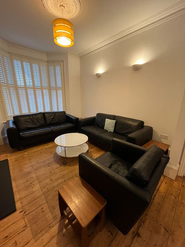 Double Bedroom Available in a Shared House Main Photo