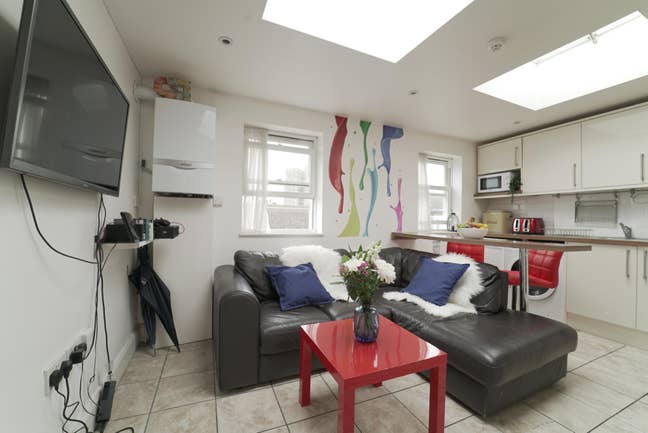 Females Only - Double Room in Fulham for Females Main Photo