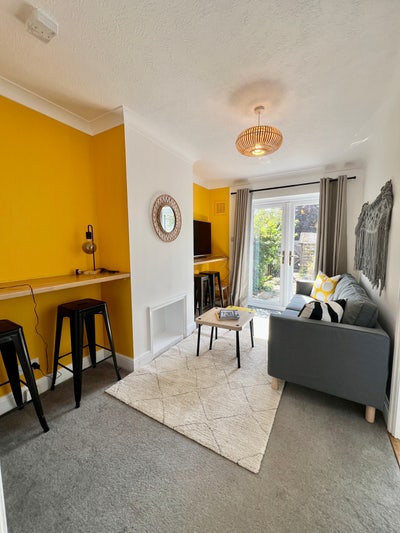 Newly Refurbished Shared Home for 4 Professionals Main Photo