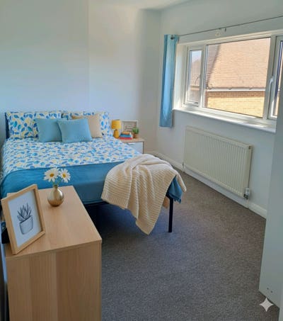 Last Room -Walking distance to QA *ALL bills incl  Main Photo