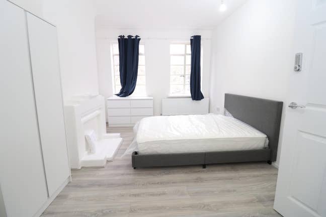 2 Modern Rooms 5mins Walk to Ealing Broadway Tube  Main Photo