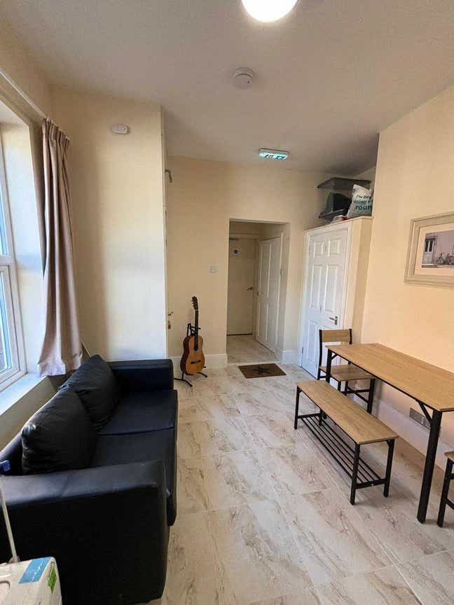 New Renovated Rooms in Dudley | Zero Deposit  Main Photo