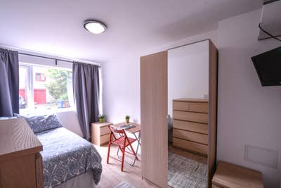 Dbl Ensuite - Canada Water Main Photo