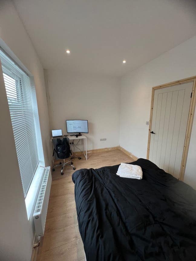 Spacious double room to rent in Longsight, M12 Main Photo