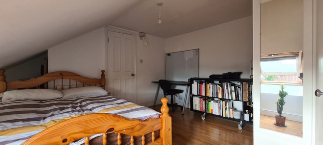 Double en-suite attic room Main Photo