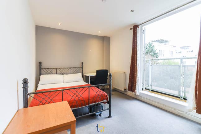 Woodford Road LE2 - 6 Bed House Share Main Photo