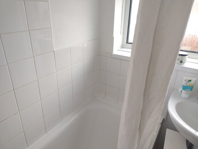 Double Room for Rent in a Semi-Detached House Main Photo