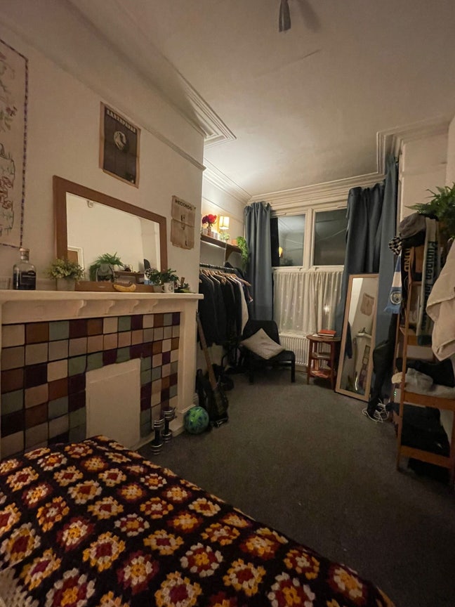 Tenancy Takeover for 2 Young Professionals/Student Main Photo