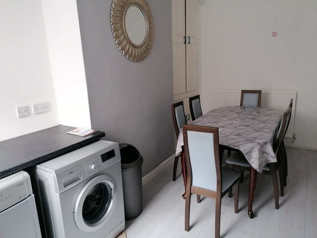 **Available Now** **Two Rooms Available**  Main Photo