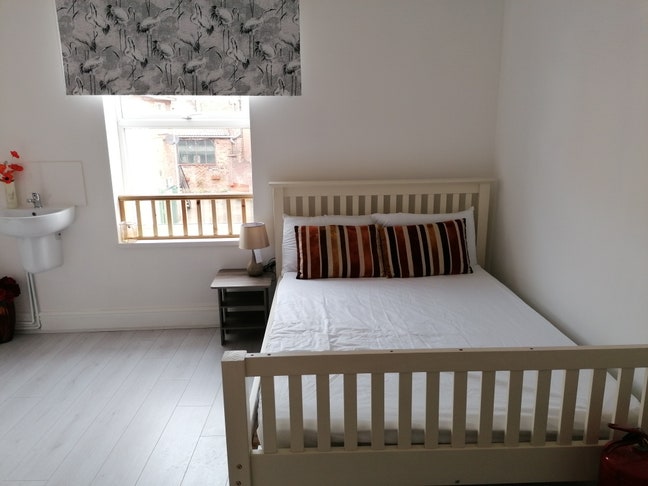 **Available Now** **Two Rooms Available**  Main Photo