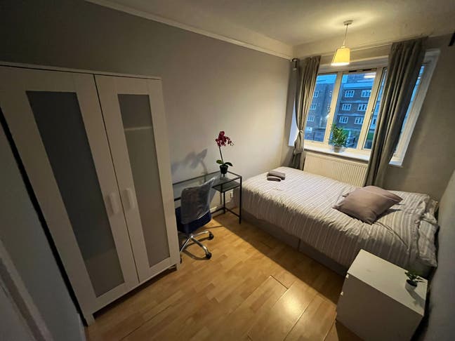 🥑Double room in Commercial Road- Zone 1🥑 Main Photo