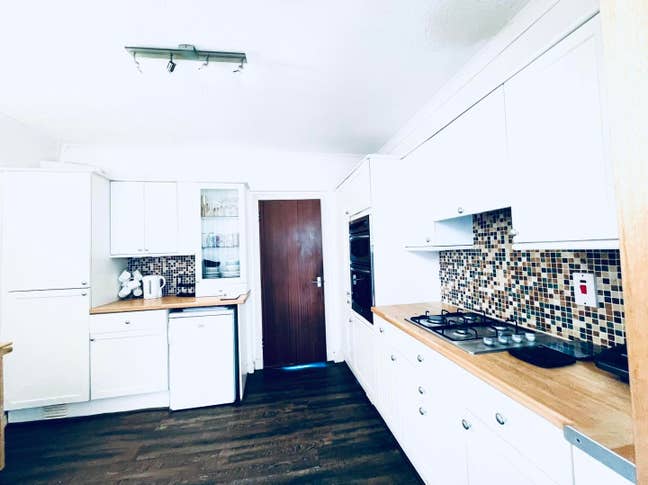 Double Room Near City Centre & Sainsbury’s  Main Photo