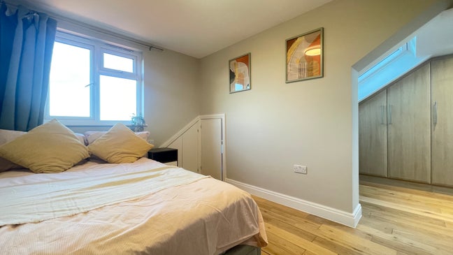 Newly Refurbished  5 En-suite  Flat | Bills Inc Main Photo