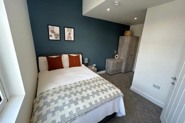 All Bills Included Ensuite No Deposit Option Main Photo