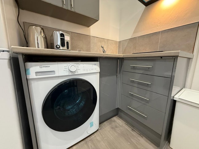 New Amazing Small Studio (Single Occupancy) Main Photo