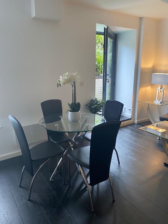 Central Windsor lovely  ground floor flat  Main Photo