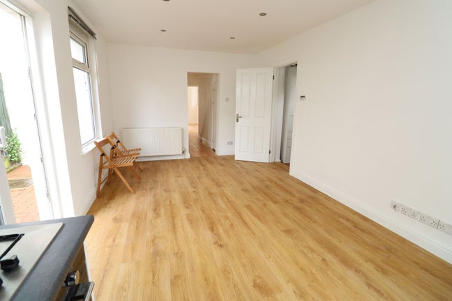 3 Rooms in 3-Bed in North / Victoria Line/Couple ✅ Main Photo