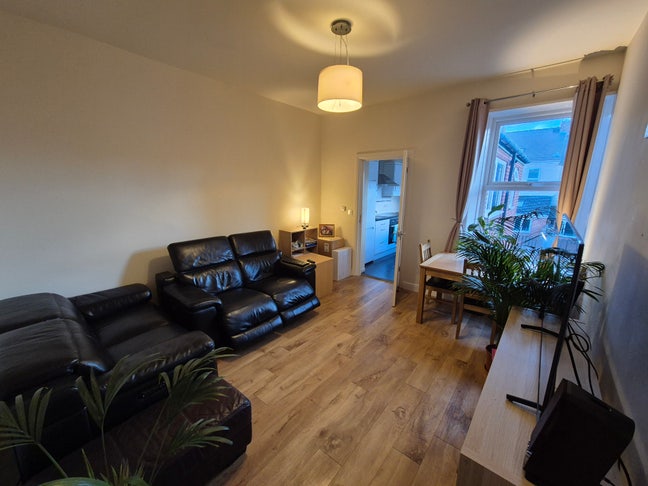 Furnished Double room *updated photos* Main Photo